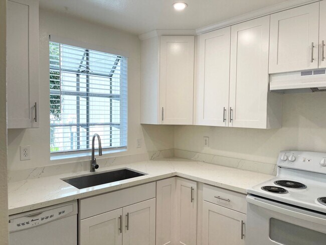Foto del edificio - Updated 2 Bedroom Condo in Rohnert Park w/...