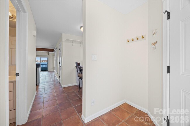 Foto del edificio - 372 Northwest Dr