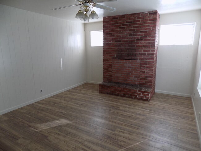 Foto del edificio - 4501 Thompson Ave