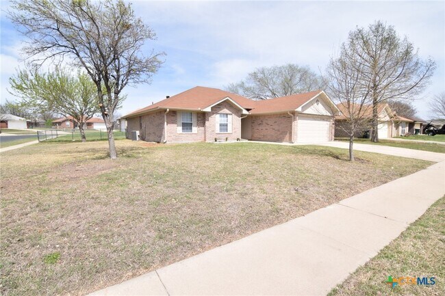 Foto del edificio - 4201 Bluestem Ln