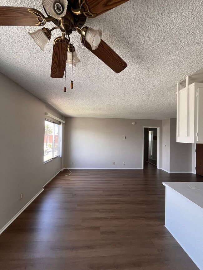 Building Photo - 1 Bedroom/1Bath Located in Downtown Long B...