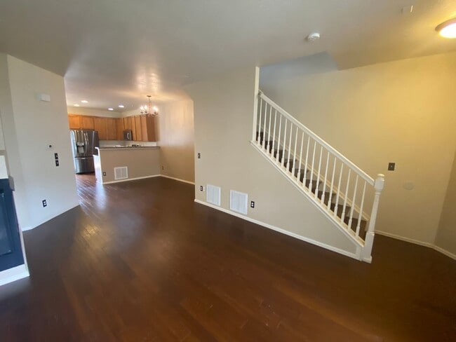 Foto del edificio - Beautiful 2 Bedroom 2 1/2 Bath Townhome in...