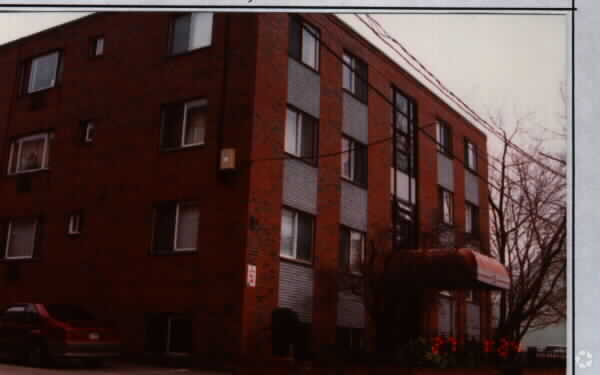 Building Photo - Central Court Condominiums