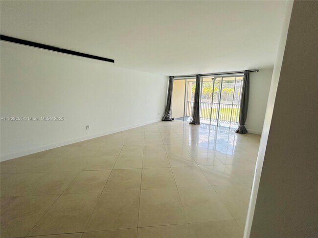 Foto del edificio - 1750 NE 191st St