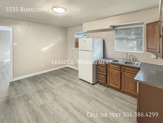 Foto del edificio - 5335 Burgundy St