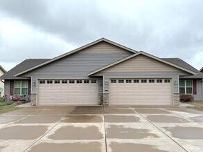 Building Photo - 820 W Shorewood Dr