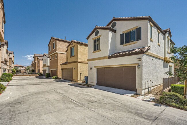 Foto del edificio - Great 3 bedroom corner home in the Northwest!!