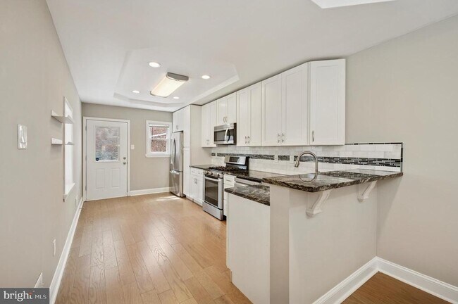 Foto del edificio - 2354 Duncan St