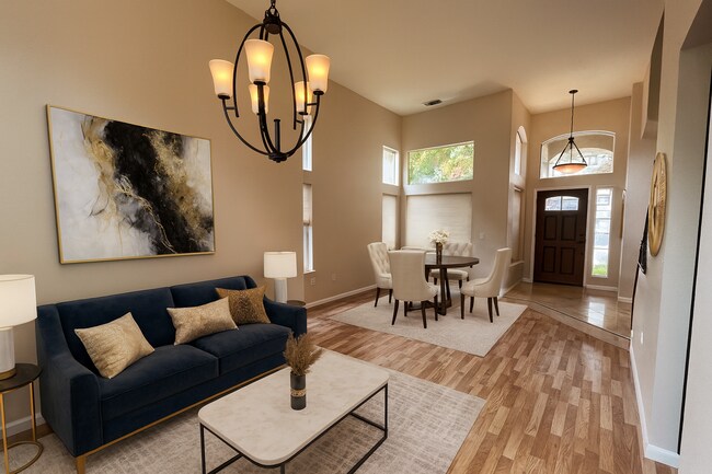 Foto del edificio - Bright and Spacious 3-Bed/Bath Easy Living on a Quiet Davis Street