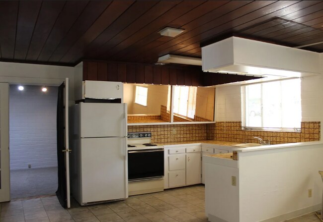 Foto del edificio - Coming Soon - Available August 17, 2026