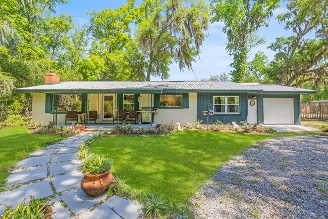 Building Photo - "Charming 3-Bedroom, 2.5-Bath Home Now Available for Rent!"