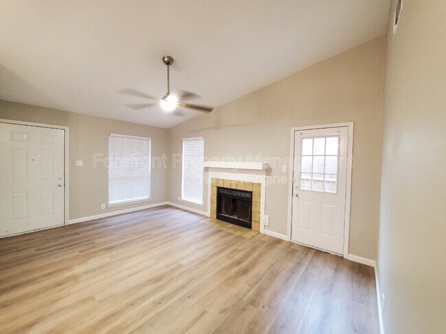 Building Photo - 5717 Lochmoor