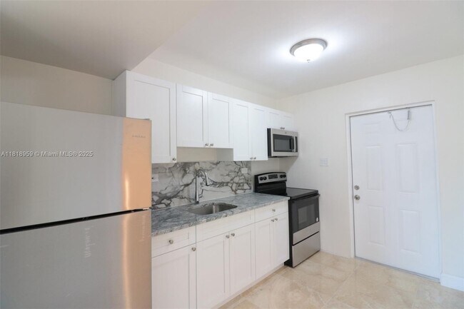 Foto del edificio - 3014 NW 6th St