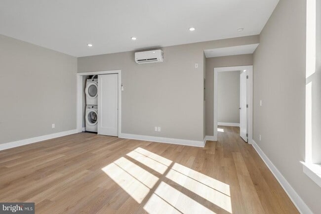 Building Photo - 6712 Ridge Ave