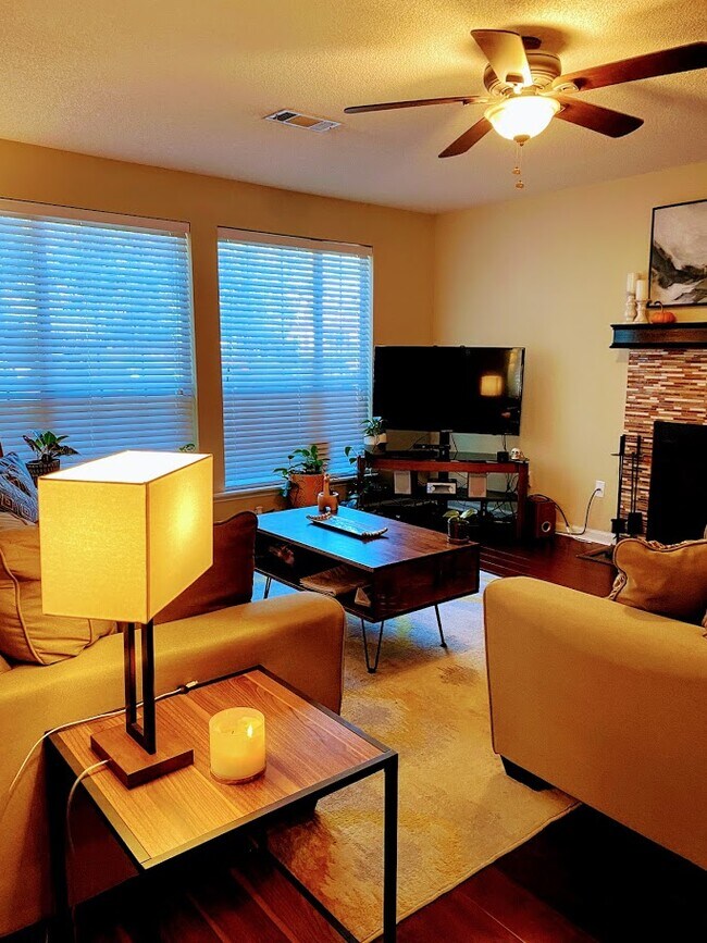Foto del edificio - 1308 Red Deer Way