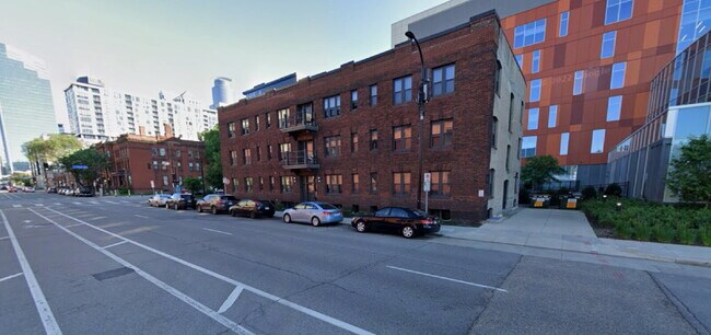 Foto del edificio - "Charming Studio Retreat with Hardwood Elegance in Downtown Minneapolis!"