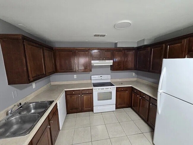 Building Photo - 5069 Neponset Ave