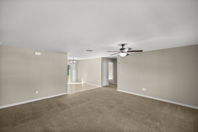 Foto del edificio - Beautiful 3-bedroom, 2-bath single-family ...