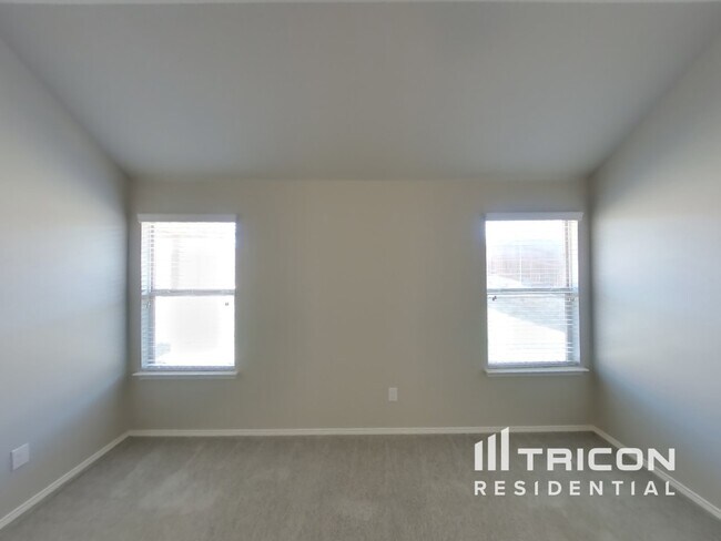 Foto del edificio - 936 Deer Valley Dr