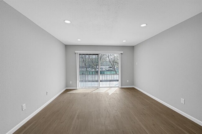 Building Photo - 7555 Katy Fwy