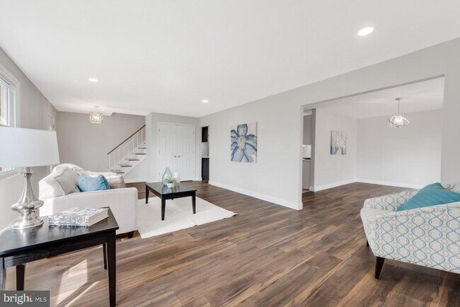 Building Photo - 115 Sandringham Rd