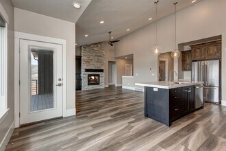 Building Photo - 11091 Shoreline Dr