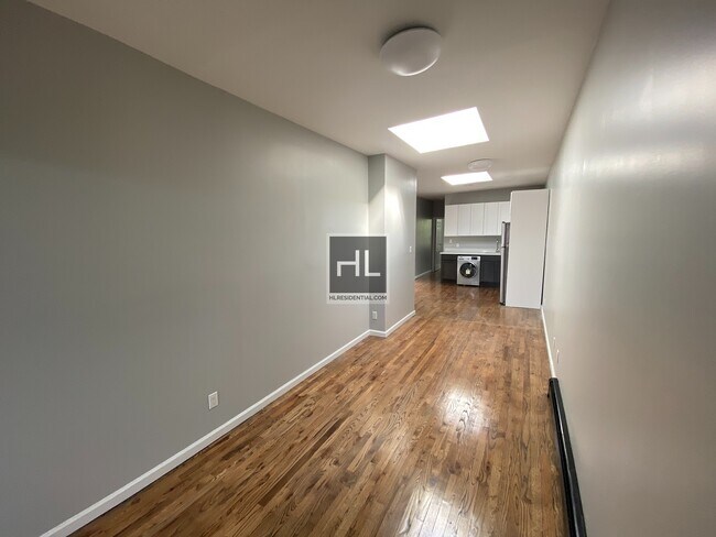 Building Photo - 345 Chauncey St. Unit #2R