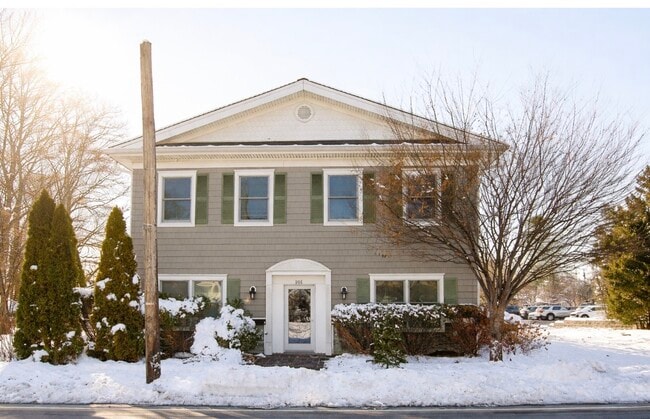 Building Photo - 101 Main St