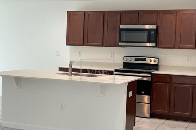 Foto del edificio - 1469 Lucerne Loop Road NE