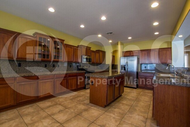 Building Photo - 13618 W Crocus Dr