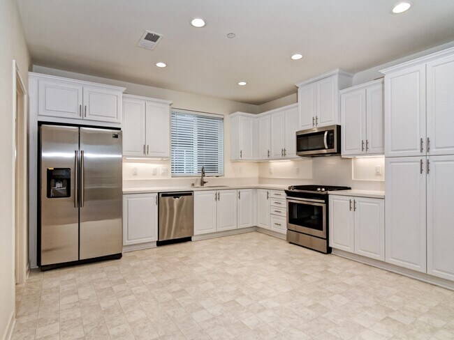 Building Photo - 2540 S Escondido Blvd