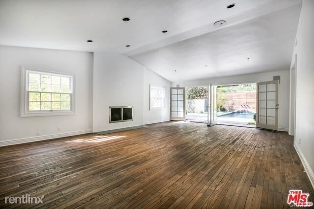 Building Photo - 823 Greentree Rd