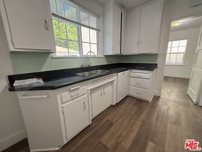 Foto del edificio - 1638 Greenfield Ave