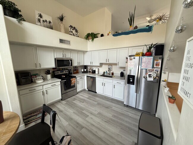 Kitchen - 734 S Beck Ave