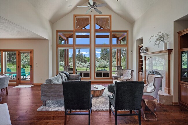 Building Photo - 20960 Royal Oak Cir