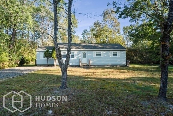 Foto principal - 6215 Roosevelt Ave