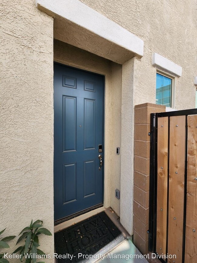 Building Photo - 2 br, 2.5 bath House - 2776 S Chippewa DR