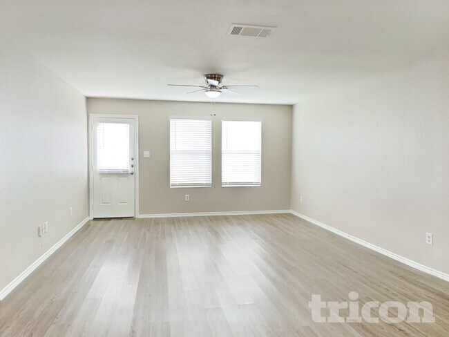 Foto del edificio - 5118 Everett Loop