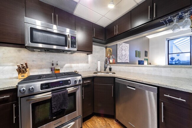 Foto del edificio - 341 Monmouth St