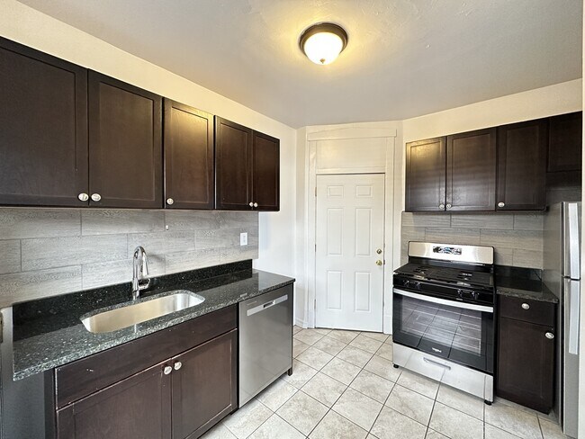 Foto del edificio - 6349 N Magnolia Ave