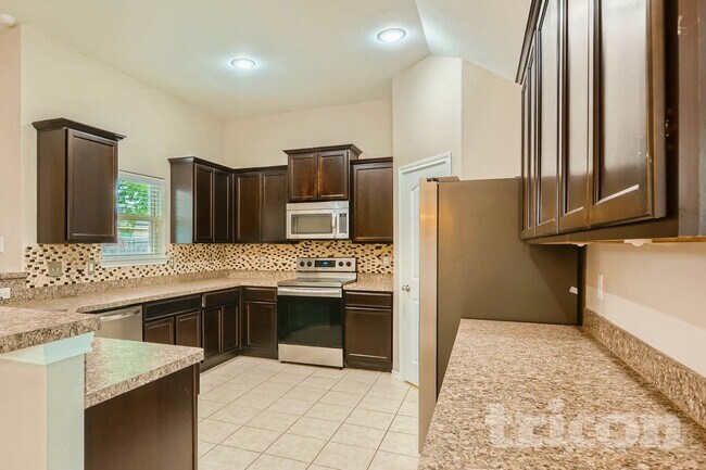Building Photo - 221 Anthony Ln