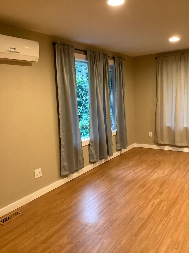 Building Photo - Central Kitsap Rambler 3 Bed 1.5 Bath 2 ca...
