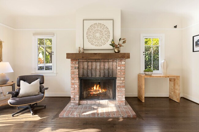 Decorative Fireplace - 814 N Mansfield Ave