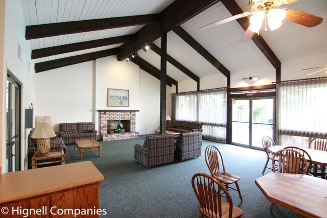 Foto del edificio - MOVE IN SPECIAL $300 OFF FIRST MONTHS RENT