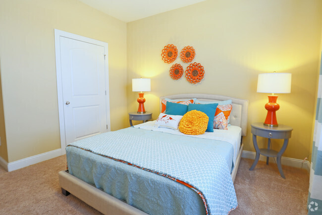 Building Photo - Gorgeous Two Bedroom Two Bath