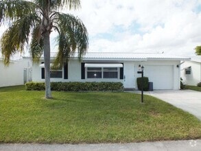Building Photo - 121 SW 8th Ct