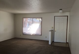 Building Photo - 1612-1612 Lincoln Way