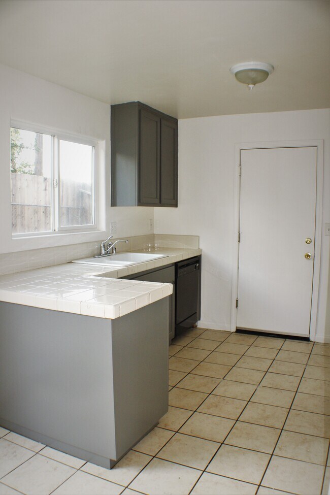 Kitchen - 3811 Oregon St