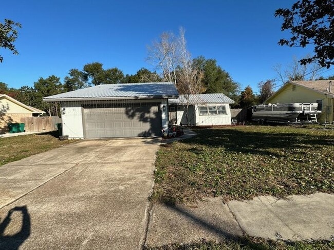 Building Photo - 611 Legion Dr