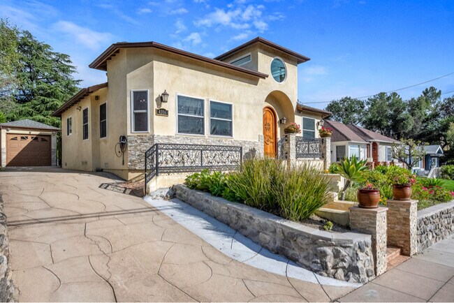 Foto del edificio - 4316 Briggs Ave